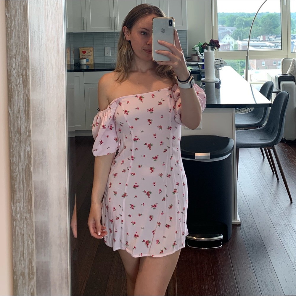 NEVER WORN OFF SHOULDER FOREVER 21 PINK FLORAL DRESS!